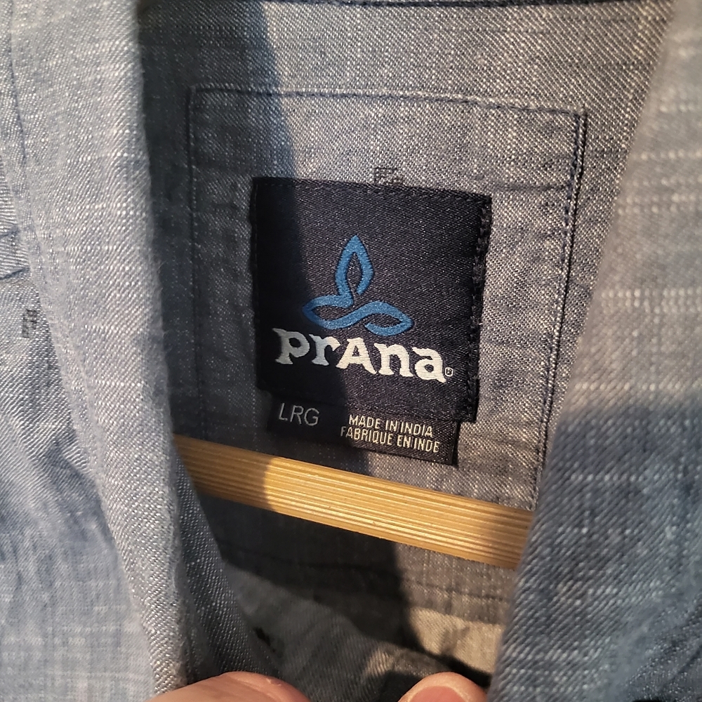 Prana Shoet Sleece Button Down Blue Woven Cotton Chambray Shirt Size Large - Picture 3 of 6